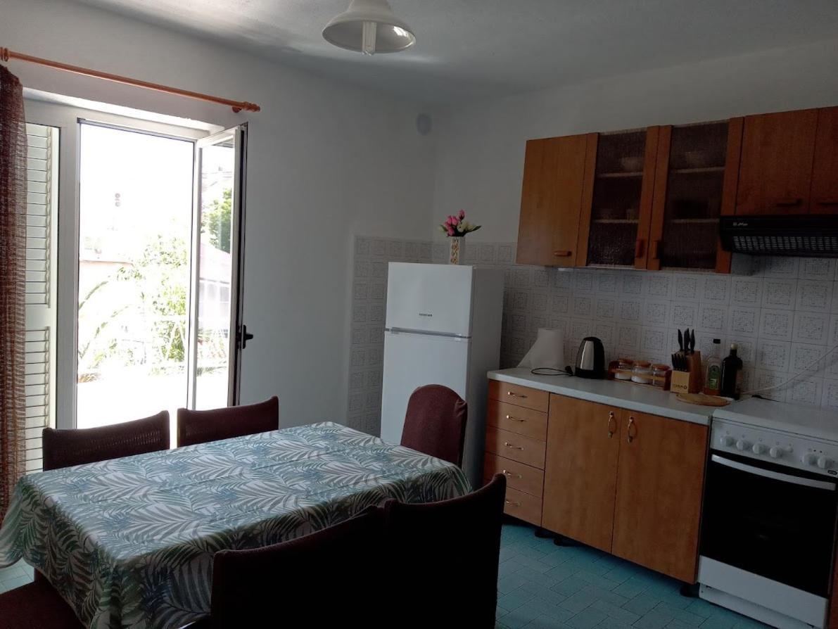 Apartment For 6 In Makarska Centar Exterior photo