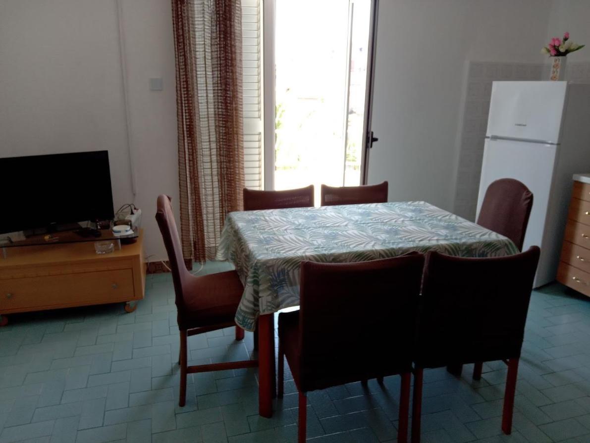 Apartment For 6 In Makarska Centar Exterior photo
