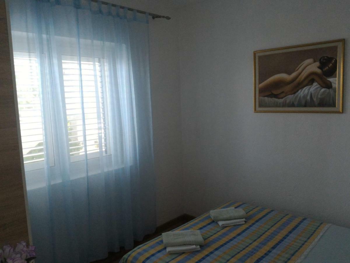 Apartment For 6 In Makarska Centar Exterior photo