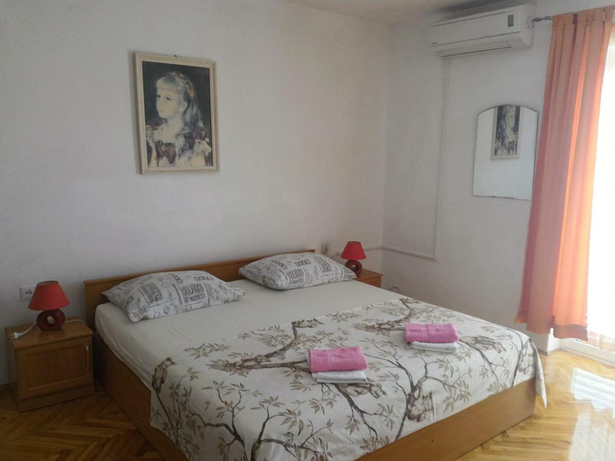 Apartment For 6 In Makarska Centar Exterior photo