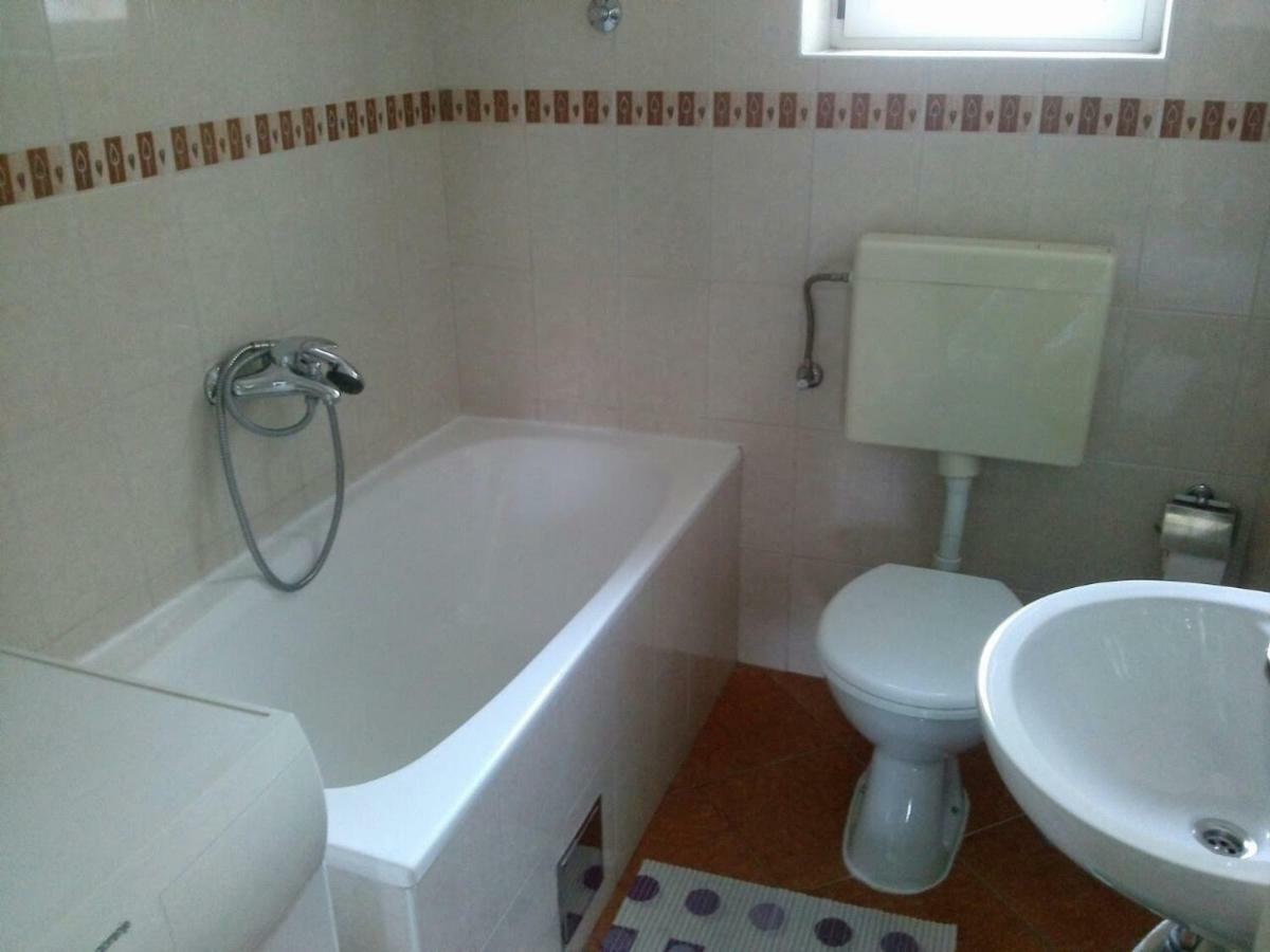 Apartment For 6 In Makarska Centar Exterior photo