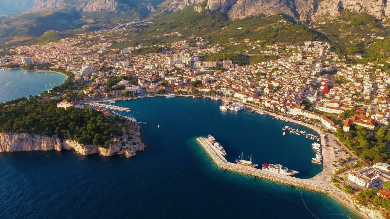 Apartment For 6 In Makarska Centar Exterior photo